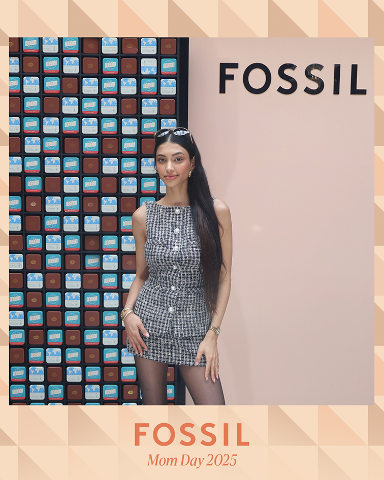 Alanna Panday - Posing in front of the magic mirror photo booth by The PhotoBooth Company in Mumbai